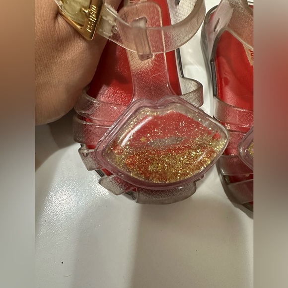 Mini Melissa Aranha Lip Size 6Girls
Clear Red Gold Jellies Sandals - Picture 8 of 10